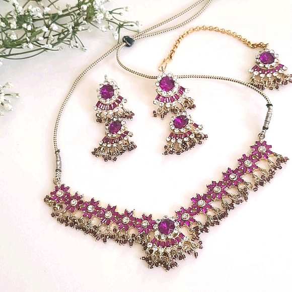 Jewelry - Necklace Set NIB
